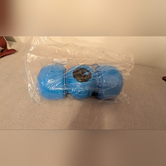 Brand New Interactive Treat Dispensing Dog Toy - Picture 2 of 3